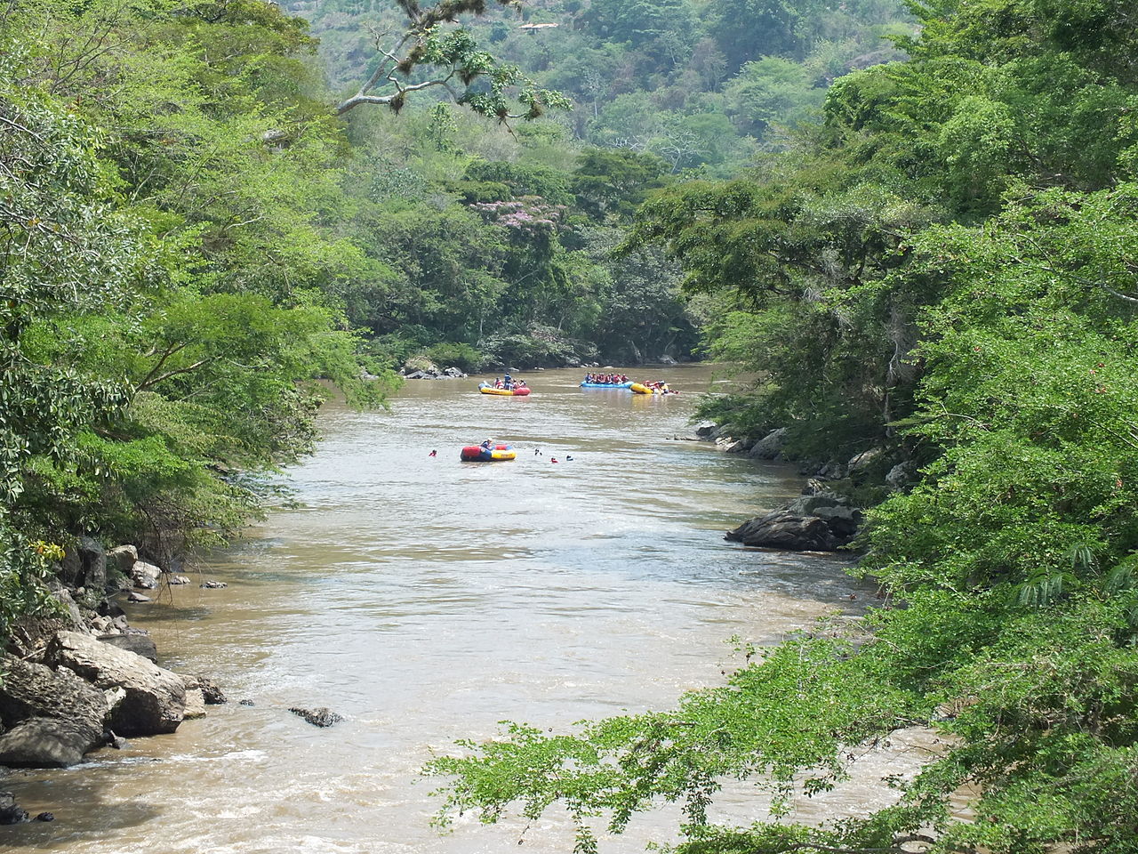 río Fonze, uno de los lugares para hacer deportes extremos en Colombia