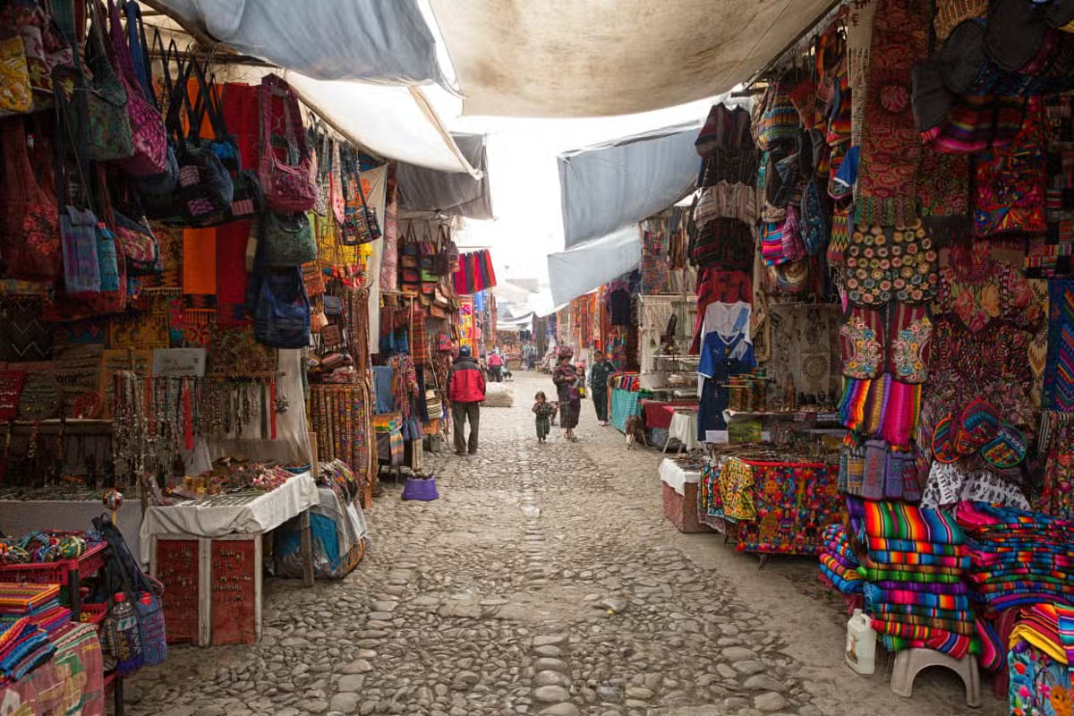 Guatemala full guide: 12 best tourist sites in Guatemala 10 mercado chichicastenango guatemala