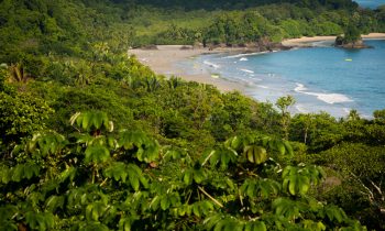 Parque Nacional Manuel Antonio desde el aire