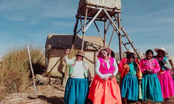mujeres de las Islas Uros, Lago Titicaca
